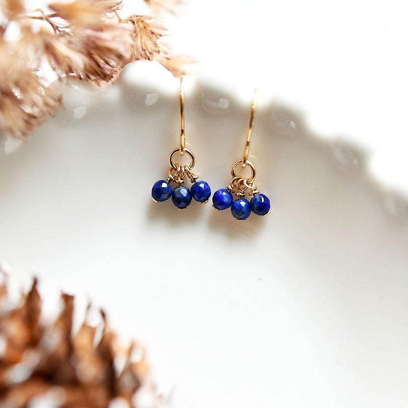 14KGF Petit Lapis Lazuli Hook Earrings December Birthstone Clip-On Allowed - ต่างหู - เครื่องเพชรพลอย สีน้ำเงิน