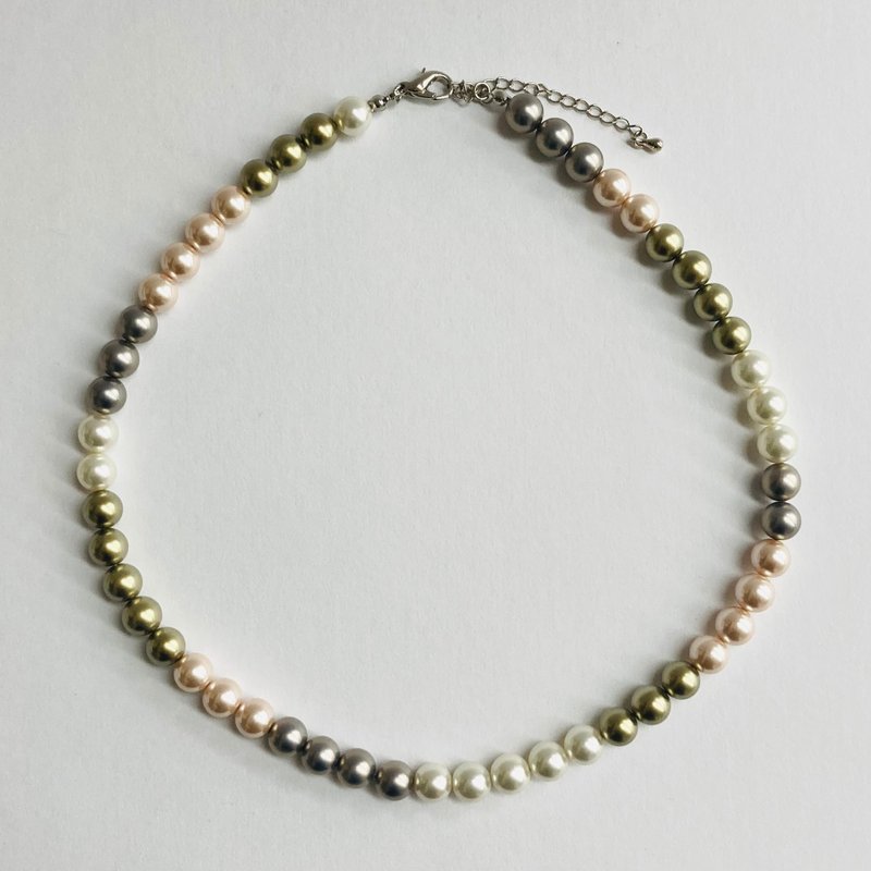 Glass pearl asymmetrical mix necklace/8mm approx. 43cm/ Khaki green x pink mix/R/Made in Japan - สร้อยคอ - แก้ว สีเขียว