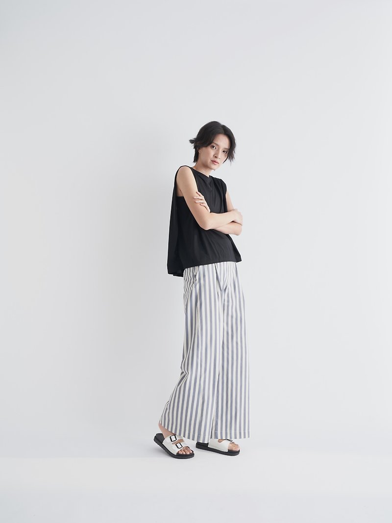 YIBO/黑色傘狀無袖T-Shirt - 女 T 恤 - 棉．麻 黑色