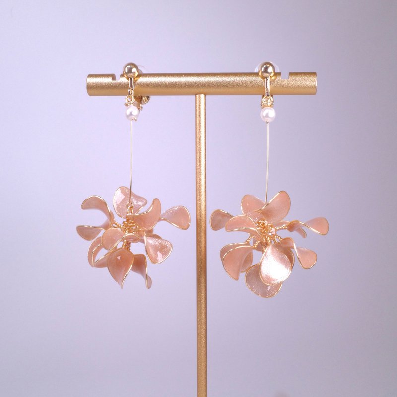 #008 Artwork No. 8 Floating Flower Ball - Desert Nude Gold Handmade Earrings 【cindyandtong】 - Earrings & Clip-ons - Resin Yellow
