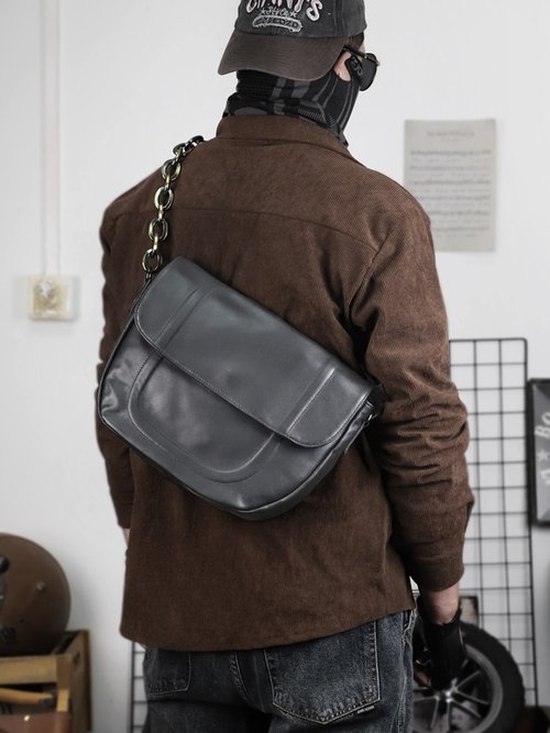 Piboles 手工船型單肩斜揹包 / 斜跨包 / 真皮機車鏈條腋下包