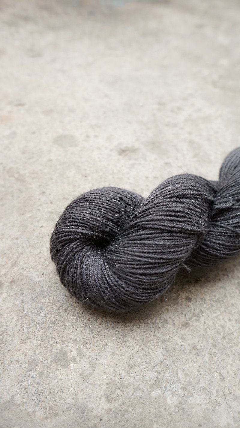 Hand dyed the line. Night black (4ply socks / blue face sheep) - Knitting, Embroidery, Felted Wool & Sewing - Wool 