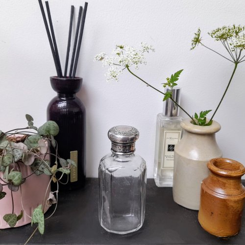 英国アンティーク1892年ヴィクトリア朝時代の香水ボトル スターリングシルバー 英国アンティーク1892年ヴィクトリア朝時代の香水ボトル