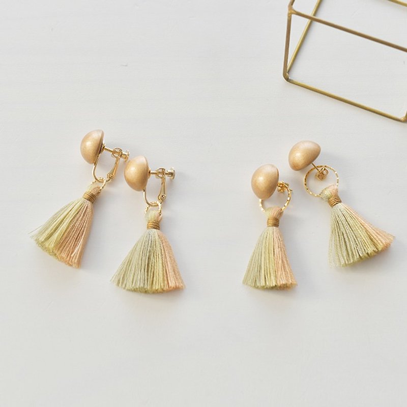 Dome Tassel Earrings /Gold - ต่างหู - พลาสติก สีทอง