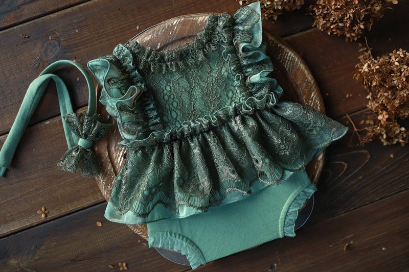 Green romper for newborn girls: the perfect outfit for a little girl - Baby Accessories - Other Metals Green