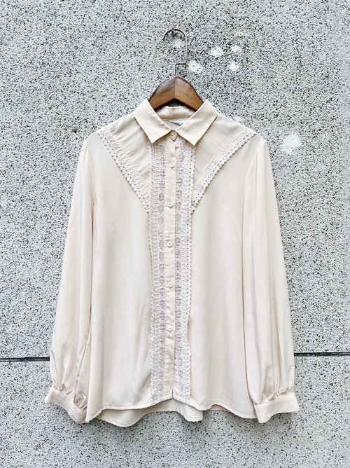 河水山 淺淺浪漫優雅粉膚杏色 蕾絲簍空刺繡紡紗襯衫上衣 vintage shirt
