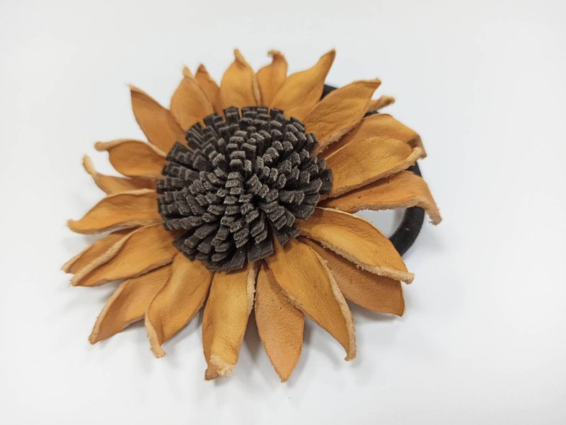 sunflower scrunchie - เครื่องประดับผม - หนังแท้ สีส้ม