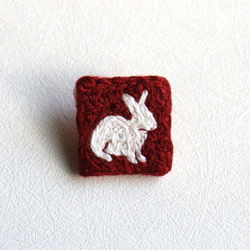 Fragment Series/Hand Embroidered Brooch/Rabbit - เข็มกลัด - ผ้าฝ้าย/ผ้าลินิน สีแดง