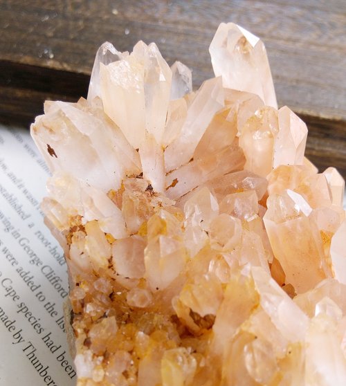 マダガスカル産 レッドクレイエレスチャル 68g ウィンドウクォーツ 高