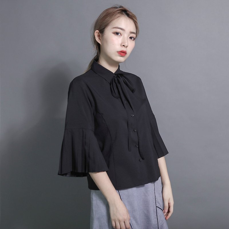 Obscure Closed Month Sleeve Shirt _7SF106_ Black - เสื้อเชิ้ตผู้หญิง - ผ้าฝ้าย/ผ้าลินิน สีดำ
