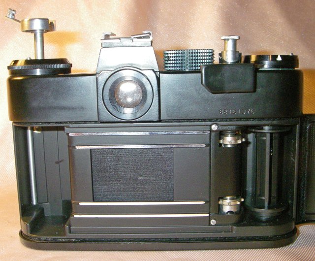 KMZ ZENIT-11 35mm film SLR camera w HELIOS-44M-4 58mm M42