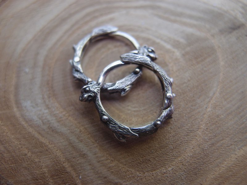 Pair of Griffin Dragon Sterling Silver large Hoop Earrings 0.7 inch handcrated - ต่างหู - เงินแท้ สีเงิน