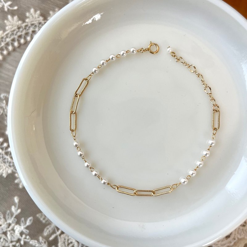 14K gold filled rectangular chain pearl bracelet 14kgf - สร้อยข้อมือ - โลหะ สีทอง