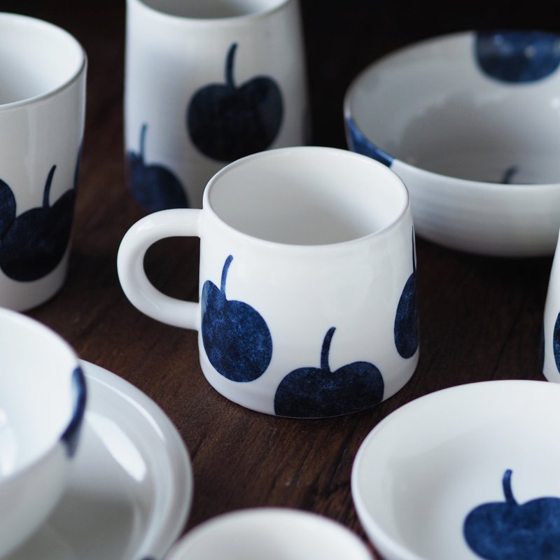 【Sweet】Blue and white cups, plates and bowls set - Plates & Trays - Porcelain White