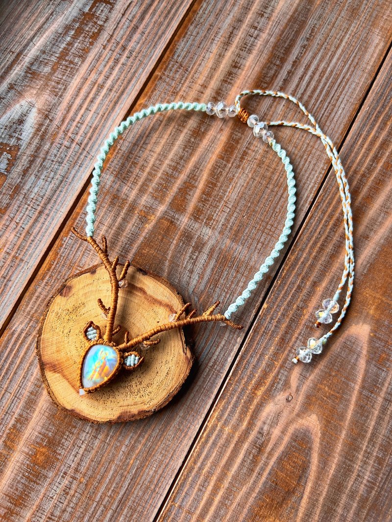 Antler Moonstone Necklace Macrame Hand Made Woven Jewelry Animal Forrest Elven - สร้อยคอ - เครื่องประดับพลอย หลากหลายสี