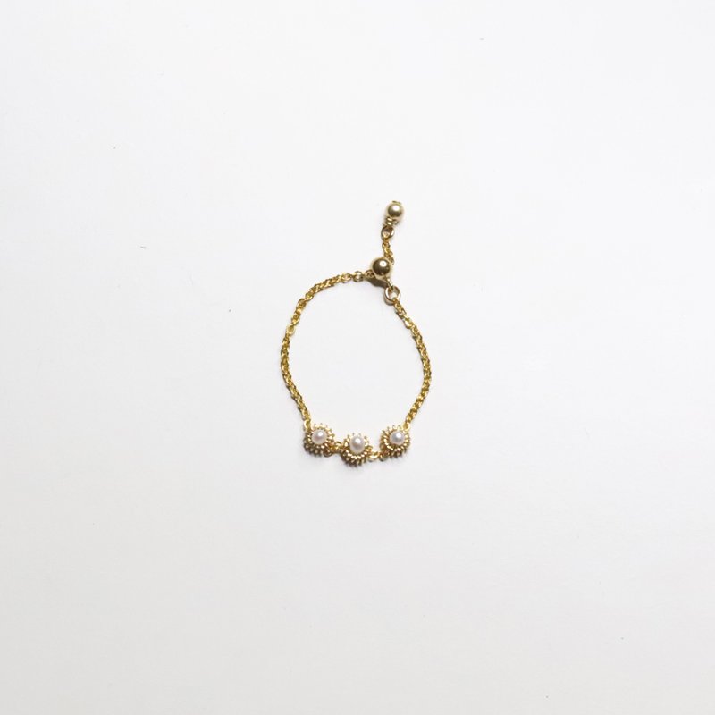 Dreams take off | Three Pearl Chain Ring - แหวนทั่วไป - โลหะ สีทอง