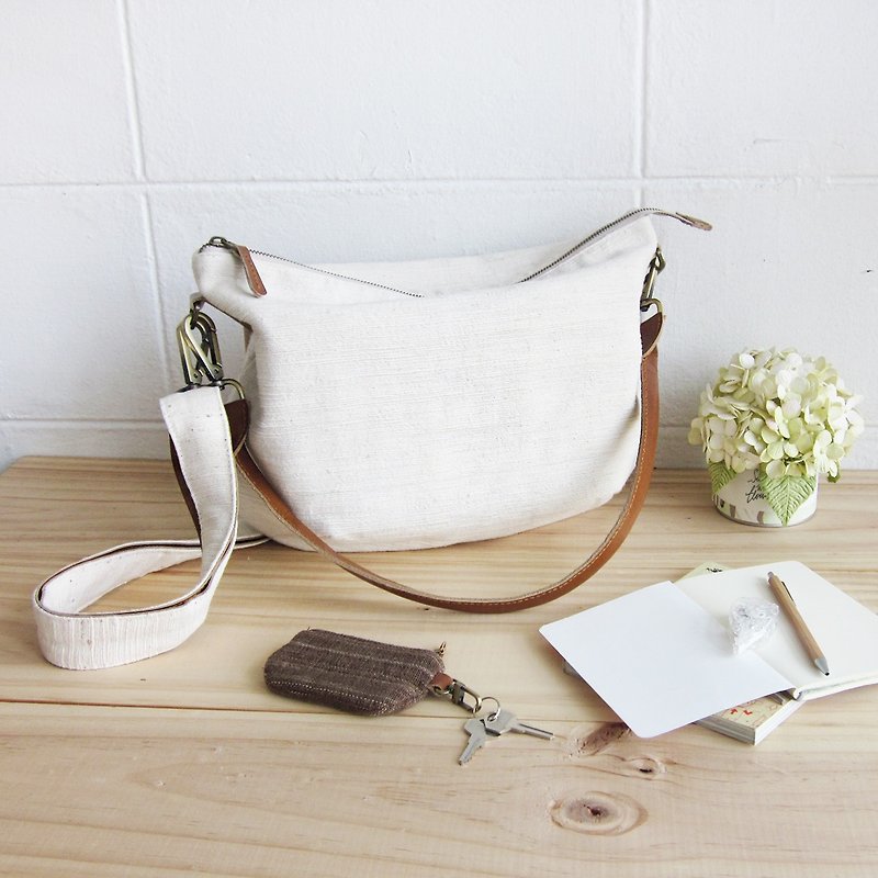 Cross-body Sweet Journey Bags M size Hand Woven  Cotton Natural  Color - 側背包/斜背包 - 棉．麻 