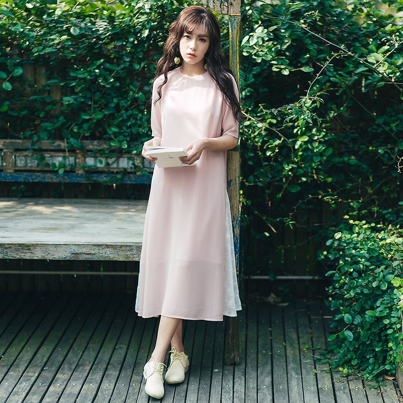 Annie Chen 2017 spring and summer chiffon dress spell Lace Dress - ชุดเดรส - กระดาษ สึชมพู