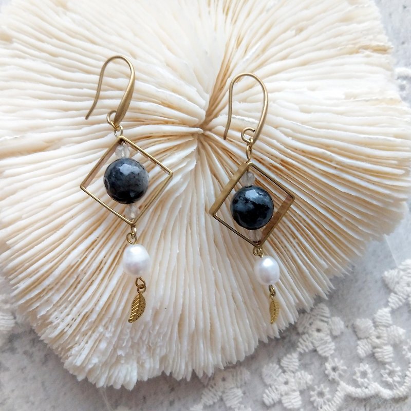 │ semiprecious Gemstone outside a radius of Bronze handmade earrings - black flash Stone pearl - Earrings & Clip-ons - Semi-Precious Stones 