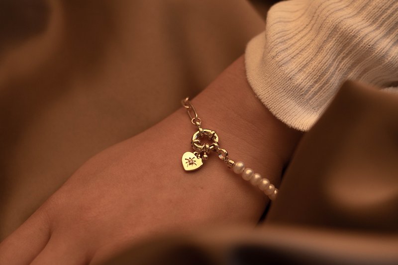 14K gold-plated freshwater pearl mixed style heart pendant bracelet - Bracelets - Pearl White