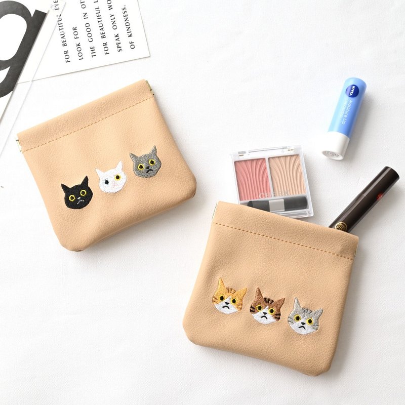 ばね口 マルチポーチ 【 3匹の猫 】 ワッペン 猫 小物入れ ポーチ バネポーチ アクセサリーポーチ ギフト A297I - 化妝包/收納袋 - 真皮 咖啡色