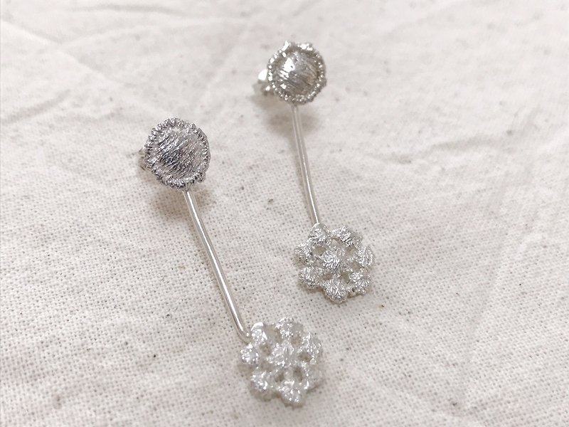 circle & hatazaokikyou pendulum pierced earrings / Circle & Hatazao Flying green earrings - Earrings & Clip-ons - Other Metals Silver