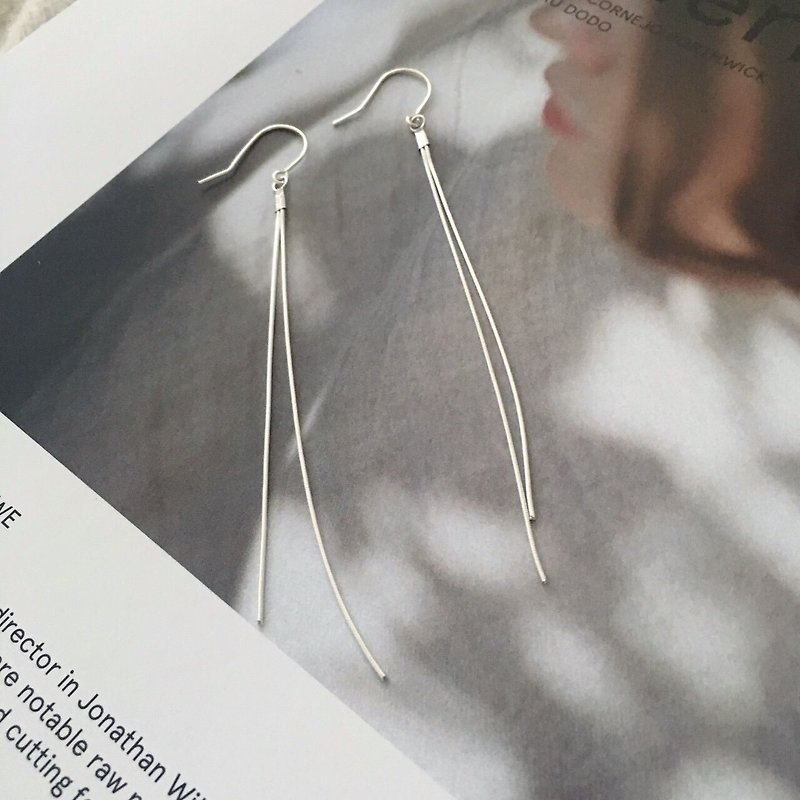 answer / silver tassel earrings - ต่างหู - เงินแท้ สีเงิน
