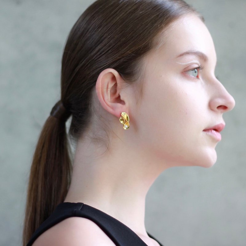Laputa light dot earrings (gold) - ต่างหู - เงินแท้ สีทอง