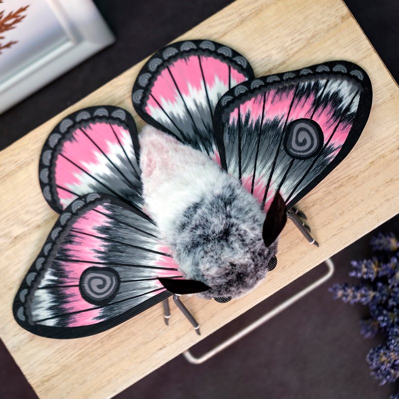 Pink moth plush doll - in stock - 公仔模型 - 聚酯纖維 粉紅色