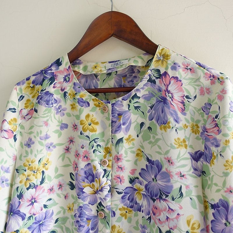 Slowly vintage/Vintage/spring flowers blooming/vintage top/Made in Japan - เสื้อผู้หญิง - เส้นใยสังเคราะห์ หลากหลายสี