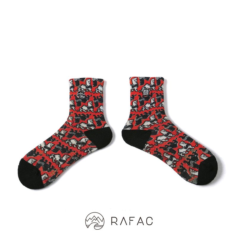 故宮x RAFAC 咖啡紗機能動動童襪_玉辟邪_吉祥紅 - 襪子 - 環保材質 紅色