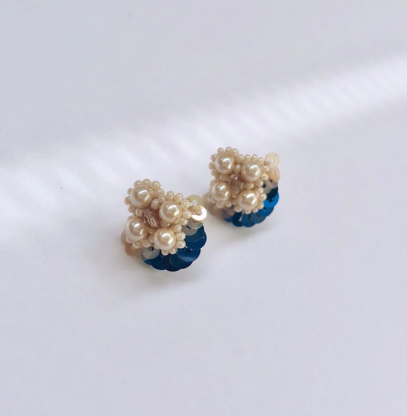 Mini Pearl flower earrings Navy - Earrings & Clip-ons - Other Materials Blue