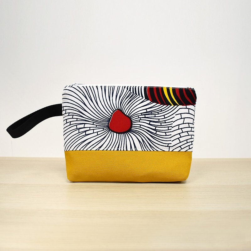 Handmade Traditional Japanese calligraphy zipper bag / pouch / makeup bag - กระเป๋าเครื่องสำอาง - ผ้าฝ้าย/ผ้าลินิน สีเหลือง
