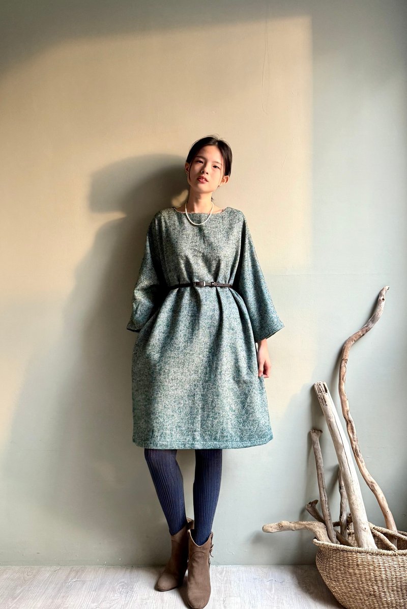 雲杉森林/綠色人字織紋毛料七分袖直筒短版洋裝/WOOL - 洋裝/連身裙 - 羊毛 