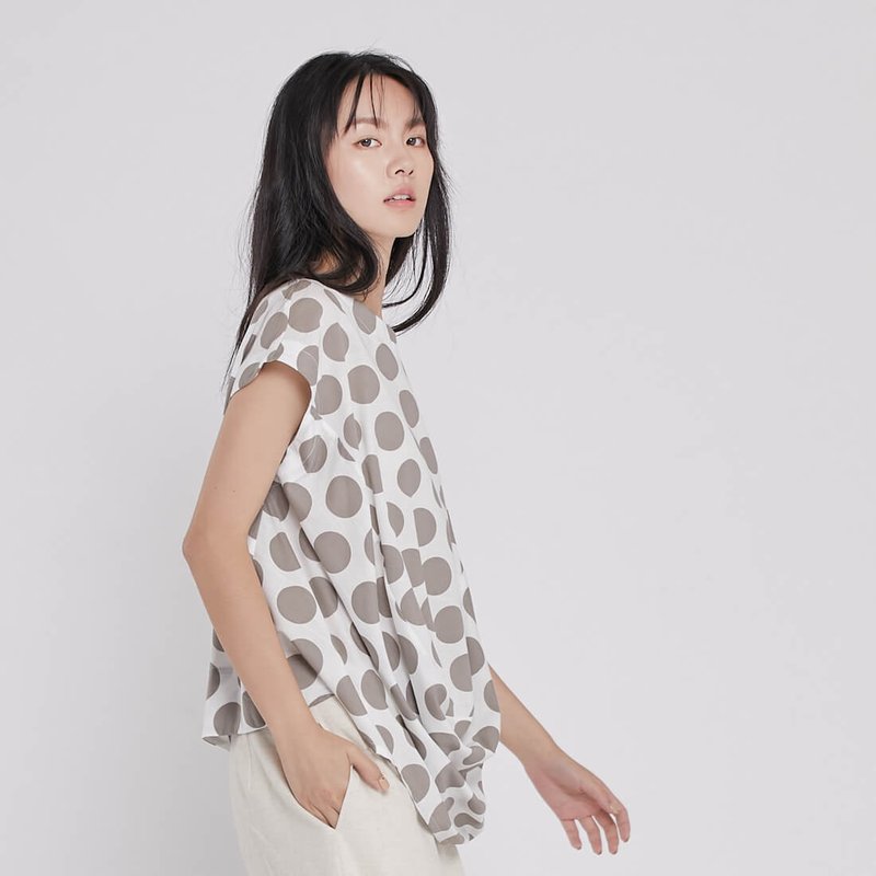 Hayla Puff hem wide-neck top/Dots - เสื้อผู้หญิง - ผ้าฝ้าย/ผ้าลินิน สีเทา