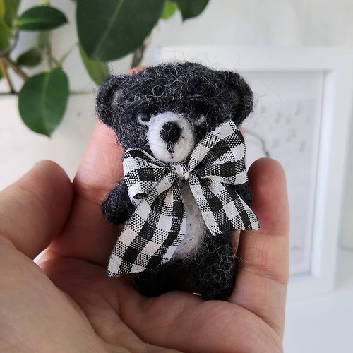DollsBYirinaArt Black wool bear. Mini bear toy for Blythe doll. Felt bear size 6.5 cm