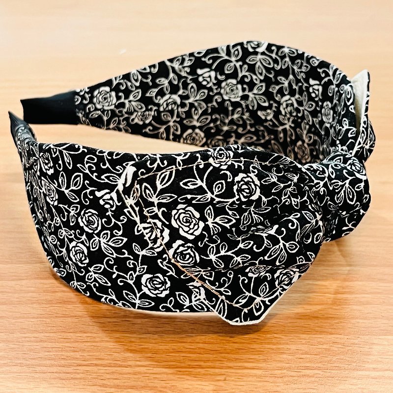 MOYA wide handmade headband rose garden black - Hair Accessories - Cotton & Hemp Blue