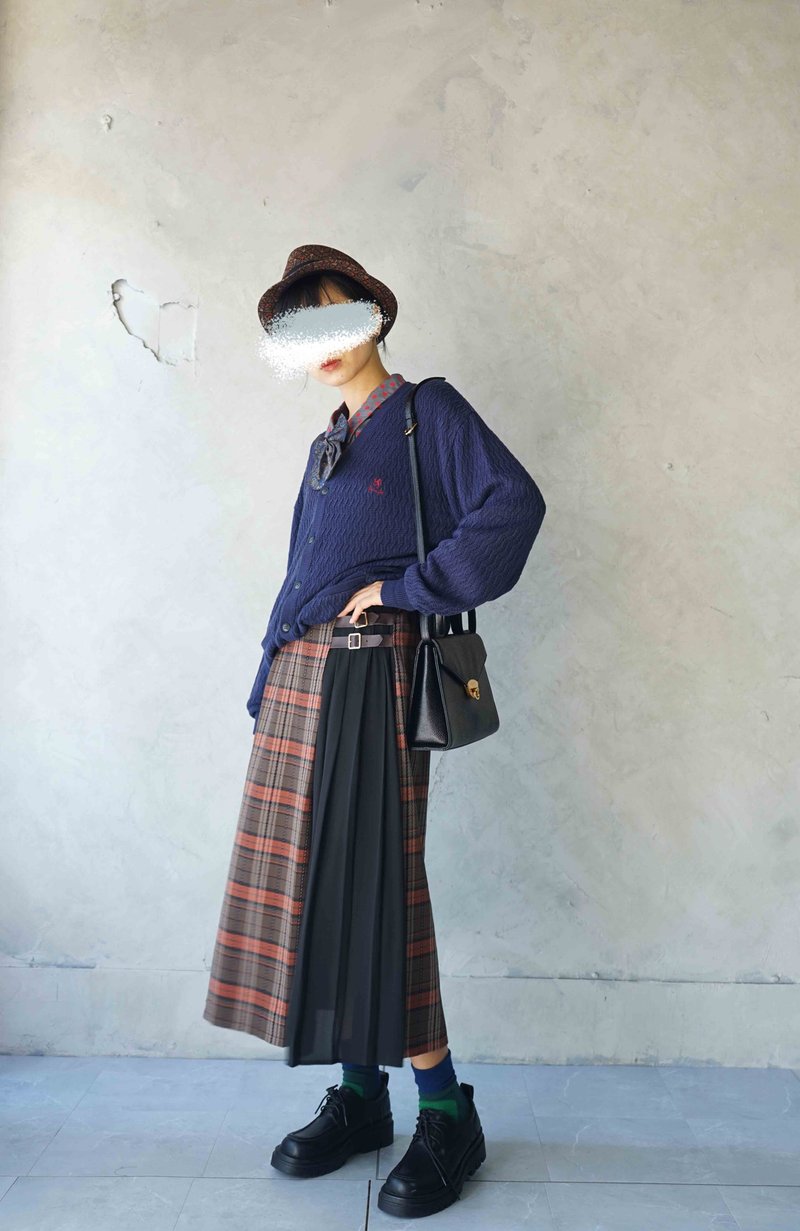 Treasure Hunting Vintage - College Style Brick Red Plaid Stitching Pleated Dress - กระโปรง - เส้นใยสังเคราะห์ สีแดง