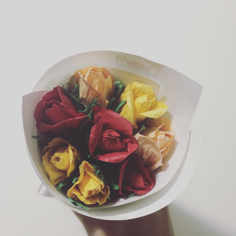 Reddy Adidas / classic handmade saffron paper roses bouquet / Italy imported wrapping paper / carton roses / Valentine's Day / Birthday / Wedding / Mother's Day / Foreign Film / Graduation / Confession - ตกแต่งต้นไม้ - กระดาษ สีแดง