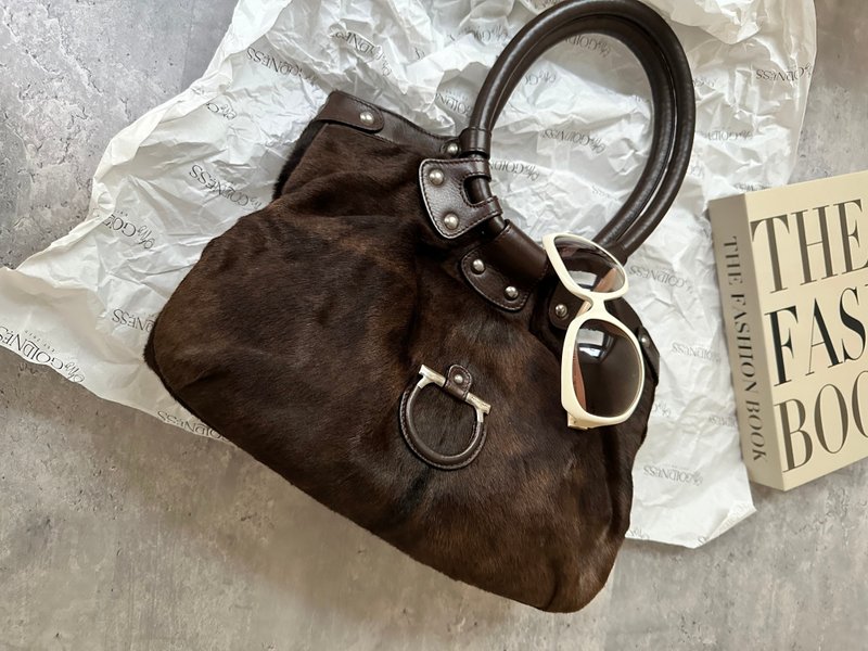 FERRAGAMO 菲拉格慕 馬毛 Hobo 包| 經典馬蹄扣設計 質感滿分 - 手提包/手提袋 - 真皮 咖啡色