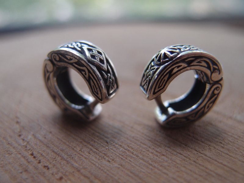 Viking Celtic silver men's huggie hoop earrings 0.6 inch sterling silver nordic - 耳環/耳夾/耳骨夾 - 純銀 