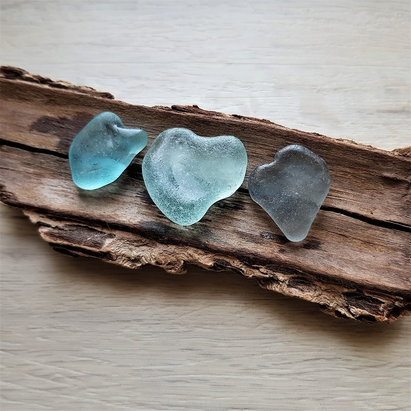 Sea glass hearts. Real sea glass for you arts. P021
