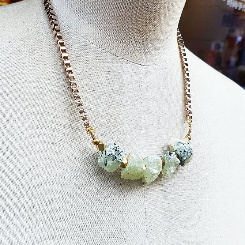 Copper hand made _ grape stone irregular shape ore _ short necklace _ long necklace - Long Necklaces - Stone Green