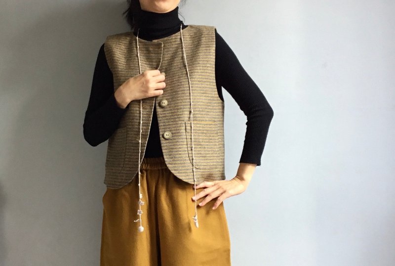 Little Bee/yellow vs. gray two-color striped wool + Linen lining double-layer production/warm vest - เสื้อกั๊กผู้หญิง - ขนแกะ 