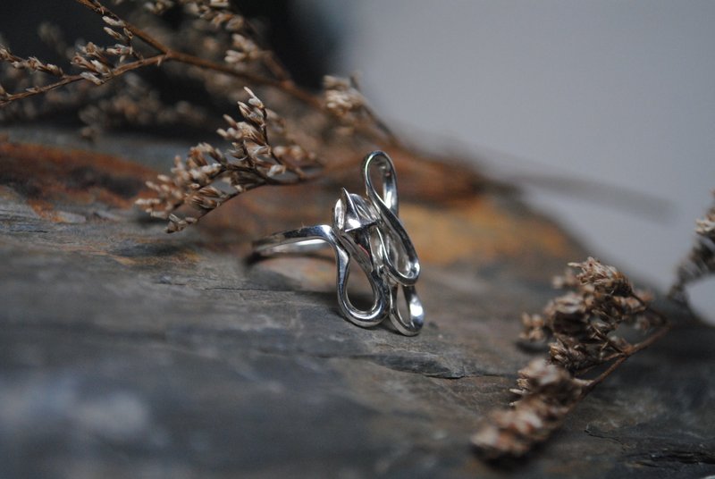 W3=U /Handmade silver jewelry/Ring/Go with the Flow - แหวนทั่วไป - เงินแท้ สีเงิน