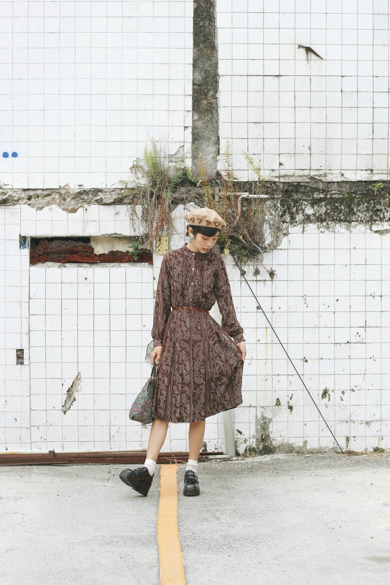 chocolate leopard vintage long sleeve dress - ชุดเดรส - เส้นใยสังเคราะห์ สีนำ้ตาล