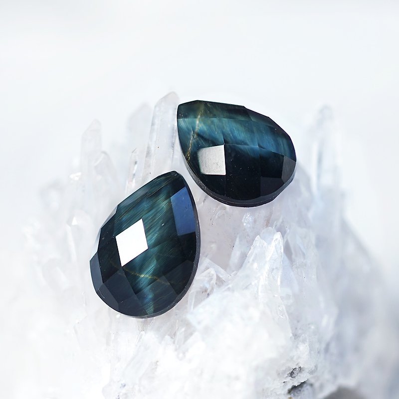 14KGF Blue Tiger Eye and Crystal Earrings Tiger Rain - Earrings & Clip-ons - Gemstone Blue