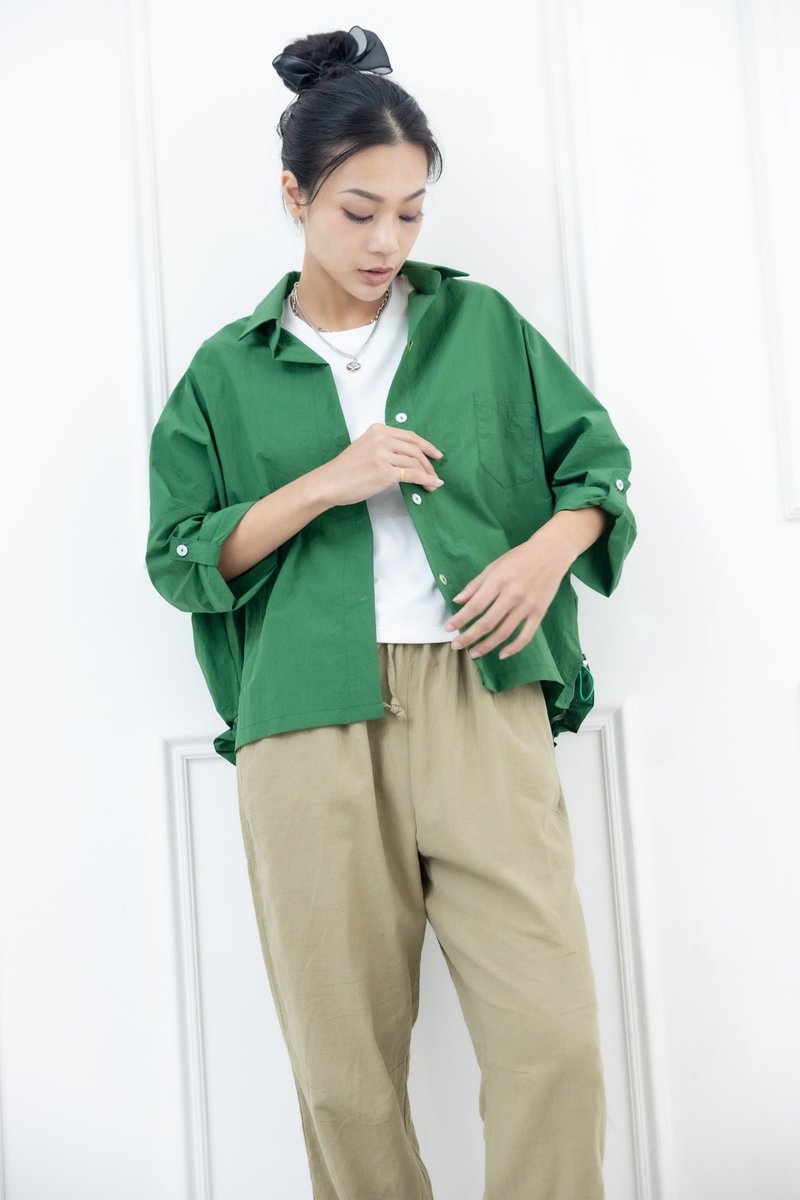 襯衫領胸前口袋下擺抽繩七分袖上衣 綠色 - 女上衣/長袖上衣 - 其他材質 綠色