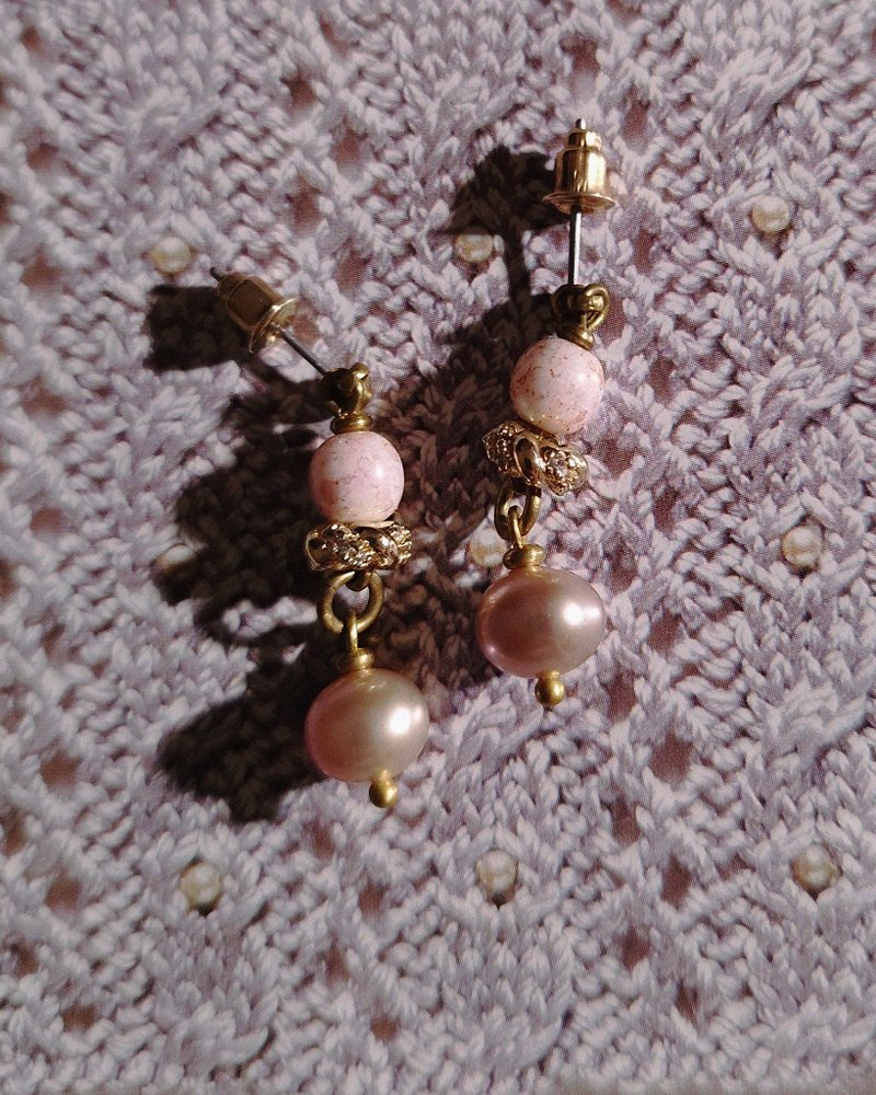 粉紫珍珠垂墜耳環 - 進口珠【孤品】 - 耳環/耳夾 - 銅/黃銅 多色