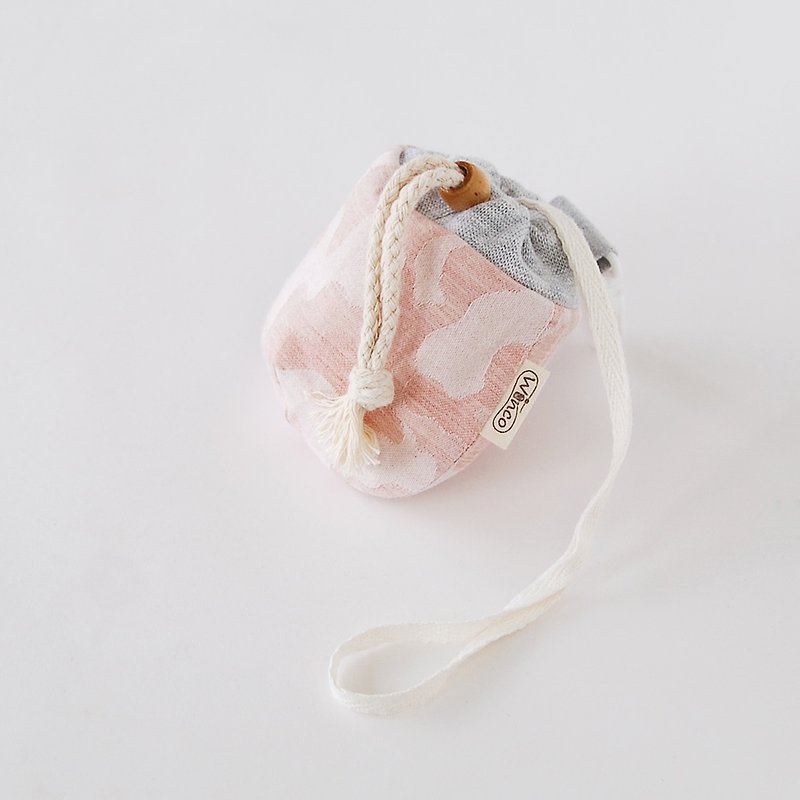 Yarn-dyed camouflage pink baby pacifier beam bag - ผ้ากันเปื้อน - ผ้าฝ้าย/ผ้าลินิน สึชมพู